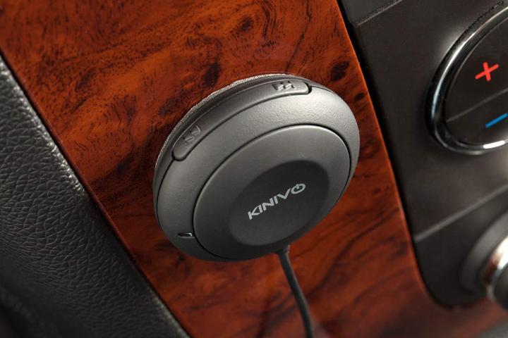Kinivo%20BTC450%20Bluetooth%20Hands-Free%20Car%20Kit%20for%20Cars%20with%20Aux%20Input%20Jack%20(3.5%20mm)%20-%20Supports%20AptX%20-%20Image%206