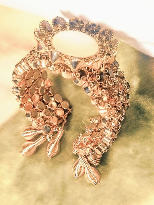 Gold-Plated%20Zircon%20Kundan%20Bracelet%20%E2%80%93%20Traditional%20Bridal%20&%20Festive%20Jewelry%20for%20Girls%20%7C%20Fashion%20Gift%20-%20Image%203