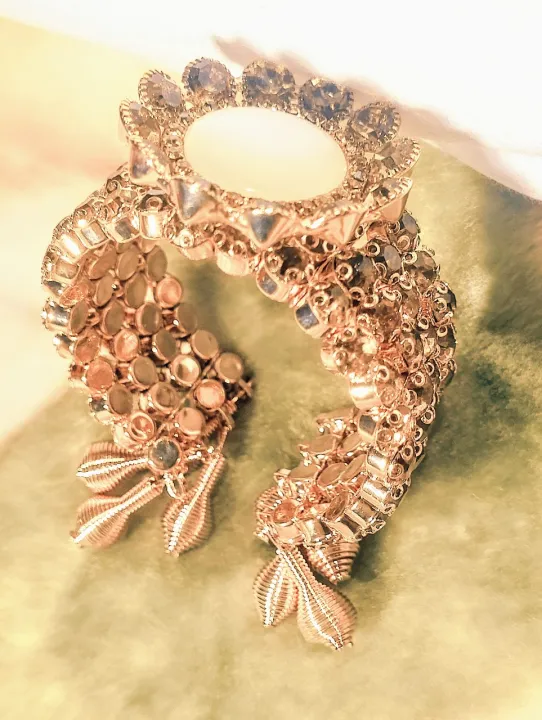 Gold-Plated%20Zircon%20Kundan%20Bracelet%20%E2%80%93%20Traditional%20Bridal%20&%20Festive%20Jewelry%20for%20Girls%20%7C%20Fashion%20Gift%20-%20Image%203