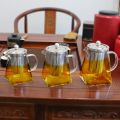 750ml Square/Round Glass Teapot for Couple with Heat Resistant Stainless Steel Infuser Perfect for Tea and Coffee, Clear Leaf Teapot with Strainer Lid gift for your family or friends (750ML). 