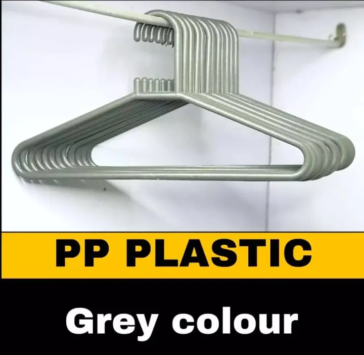 Hangers%20%E2%80%93%20Plastic%20Hanger%20-%20Hangers%20for%20Clothes%20-%20Good%20Quality%20Pack%20of%2012%20Large%20Grey%20Plastic%20Hangers%20-%20Image%203