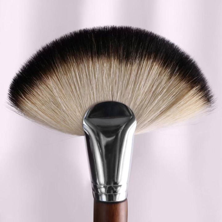 Fan Brush for foundation