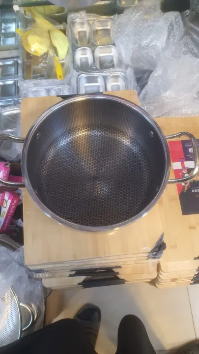 Dual%20Handles%20Honeycomb%20Print%20Single%20Sided%20Laser%20Coated%20Nonstick%20Steel%20Soup%20Pot%20With%20Lid,%20Nonstick%20Pan%20Honeycomb%20Protective%20Layer%20Skillet%20Induction%20Pot%20-%20Image%207