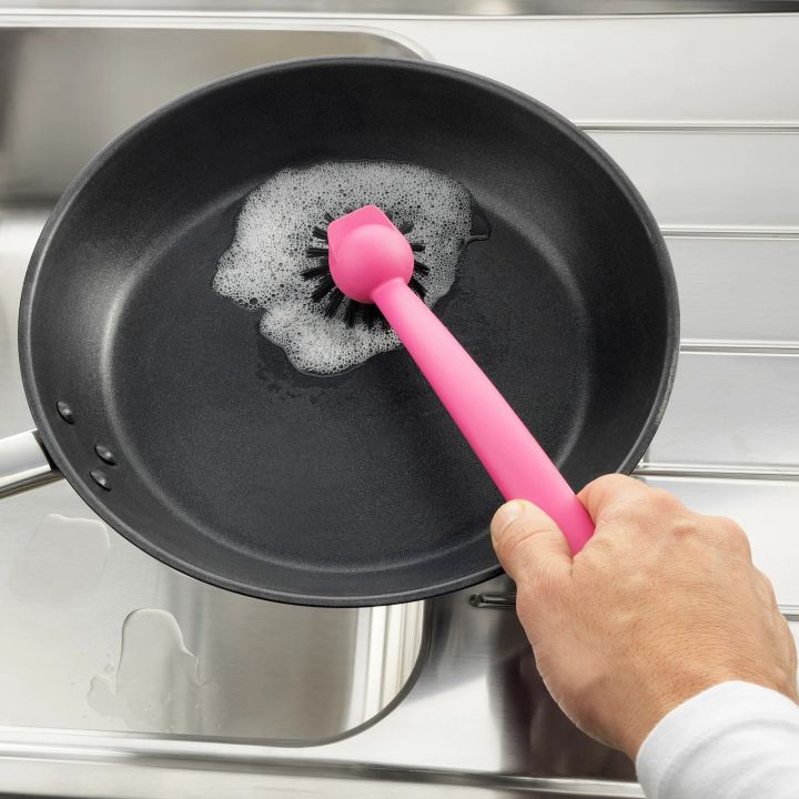 IKEA%20RINNIG%20Dish-washing%20brush,%20Green%20brush%20with%20suction%20cup%20and%20handle%20-%20Image%203