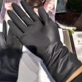 Hairdressing professional ironing and dyeing thickened leather gloves barber shop hair stylist special black latex wear-resistant ironing and dyeing baked oil hair. 