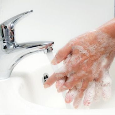 IZFA%20Bloom%20Anti%20Bacterial%20Liquid%20Hand%20Wash%20Pump%20-%20500ml%20%7C%20Premium%20Rose%20Fragrance%20Moisturizing%20Handwash%20For%20Soft%20Hands%20-%20Image%202