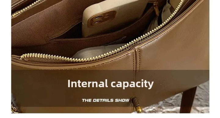 Elegant%20Black%20Suede%20and%20Leather%20Shoulder%20Bag%20for%20Women%20%E2%80%93%20Gold%20Chain%20Strap,%20Vintage%20Clasp%20Closure,%20Luxe%20Texture,%20Spacious%20Design%20%E2%80%93%20Perfect%20for%20Office,%20Travel,%20Brunch,%20or%20Evening%20Occasions.%20-%20Image%207