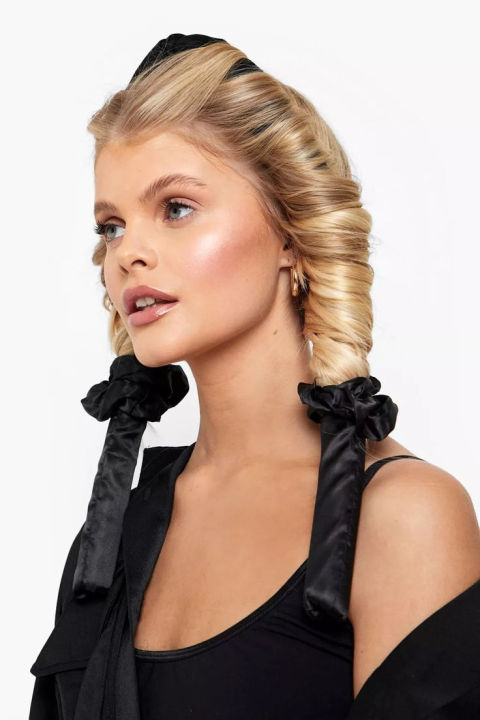 Satin%20Silk%20Heatless%20Curling%20Rod%20%E2%80%93%20Natural%20Curls%20Without%20Damage%20%E2%80%93%20Soft%20&%20Gentle%20on%20Hair%20-%20Image%204
