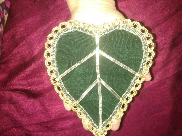 1pcs%20Green%20Pan%20Patta%20for%20Mayon%20Mehndi%20%20Rasam%20bridal%20Groom%20%20Mayoon%20Rasm%20e%20Hina%20Leaf%20for%20Girl%20Boy%20Women%20Men%20%20Mayoon%20Beautiful%20soft%20Velvet%20Paan%20patta%20-%20Image%202