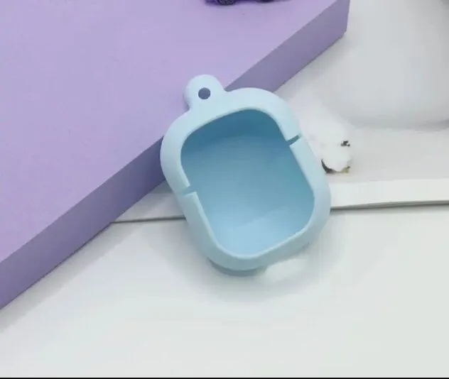 Air31%20Wireless%20Earbuds%20high%20quality%20silicone%20case/cover%20360%20protection%20with%20metal%20hook%20-%20high%20quality%20simple%20soft%20case%20easy%20to%20carry%20-%20protection%20from%20scratches%20-%20Image%207