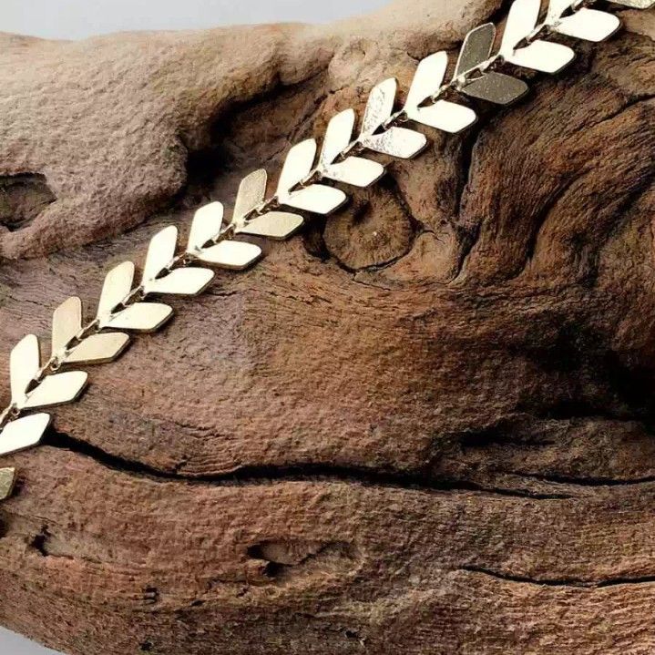 New%20Trendy%20sytlish%20Golden%20Leaf%20%20chain%20Bracelet%20for%20girls%20-%20Imported%20Design%20-%20Image%202