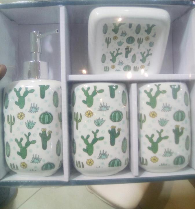 Ceramic%20Bathroom%20Set%20Elegant%20Design%20-%204%20Pcs%20-%20Image%203