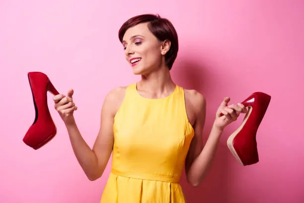 Yuppies%20Glo%20King%20Liquid%20Shoe%20Polish%20Neutral%2075%20ml%20Bottle%20(Made%20in%20Malaysia)%20-%20Image%207