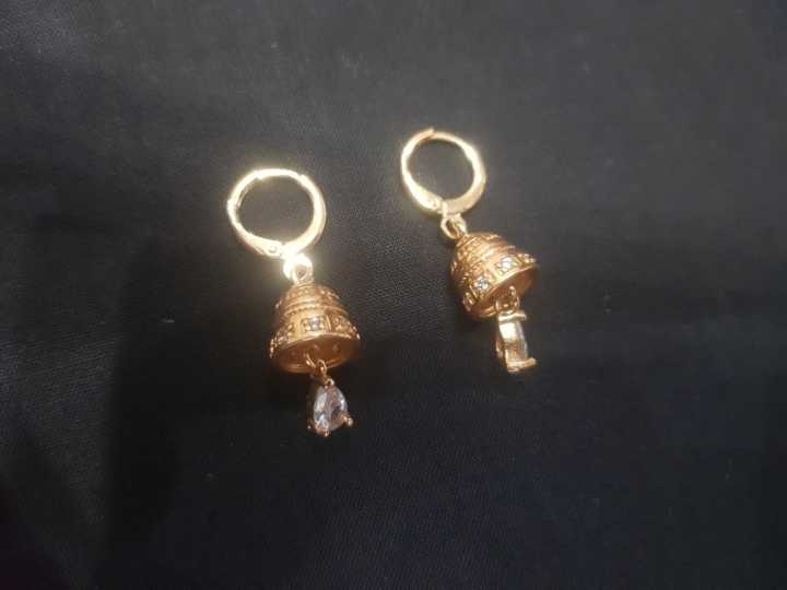 golden earrings with smart shape