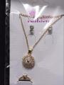 pendant necklace set. 