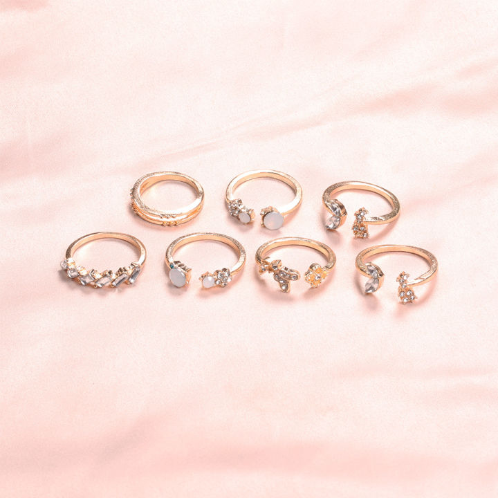 Exquisite%20Crystal%20Flower%20Rings%20-%20Intricate%20Design,%20Bohemian%20Style,%20Ideal%20Finger%20Jewelry%20for%20Women.%20-%20Image%205