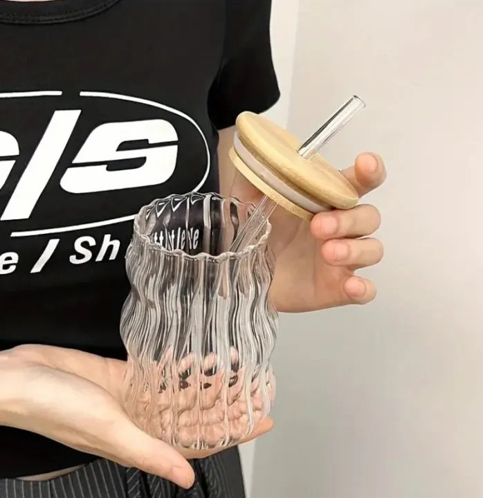 Openi%20-%20Ribbed%20&%20Round%20Glass%20Sipper%20with%20Glass%20Straw,%20Tumbler%20Can%20Lid%20Ribbed%20Square%20Glass%20Mug%20with%20Straw,%20Mason%20Jars%20With%20Cover,%20Mug%20for%20Fruit%20Juice%20Milk%20&%20Coffee%20Mug%20-%20Image%204