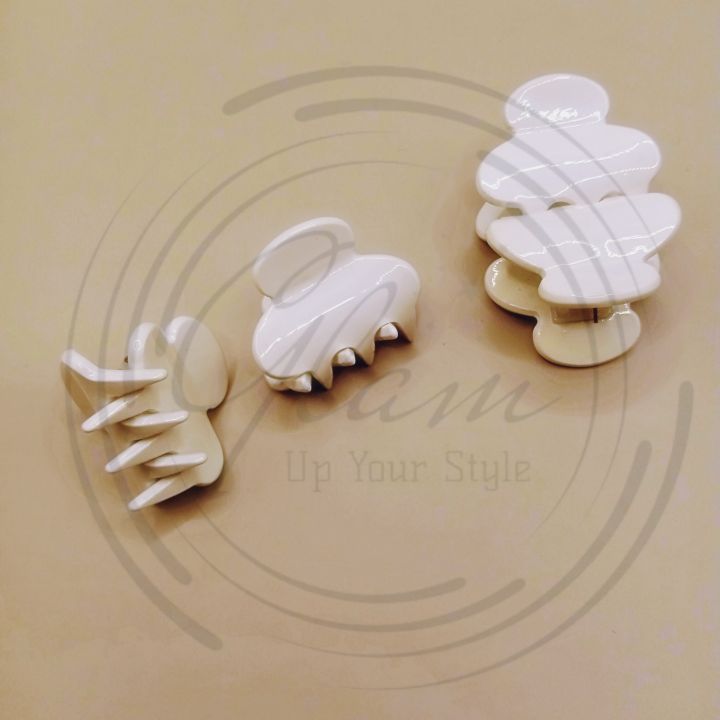 A Pack of 4 Korean Style High-Quality Mini Hair Catchers in White - Stylish Hair Accessories for Taming Stray Hairs