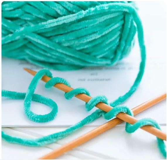Super%20Soft%20Velvet%20Yarn%20Baby%20Chunky%20Blanket%20Yarn%20Chenille%20Fluffy%20Yarns%20for%20Knitting%20and%20Crochet%20-%20Image%204