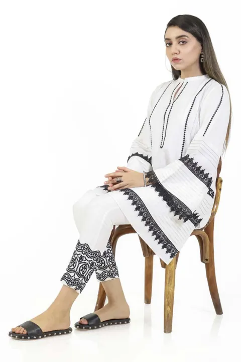 EGO%20Fall%20Collection%202019%20%20Classic%20B%20&%20W%20%20Off%20White%20Cotton%20Kurti%20For%20Women%20-%20Image%204