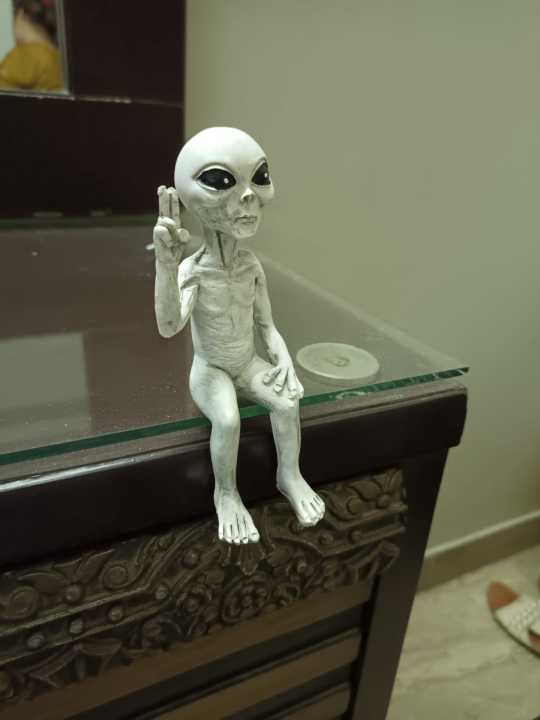 UFO%20Classic%20Alien%20Outer%20Space%20Statue%20Sitting%20Action%20Figure%20Shelf%20Sitter%20Realistic%20Sculpture%20Figurine%20Lawn%20Yard%20Home%20Decor%20Indoor%20Outdoor%20Gaming%20Pc%20Casing%20Computer%20Case%20Room%20Decoration%20-%20Image%208