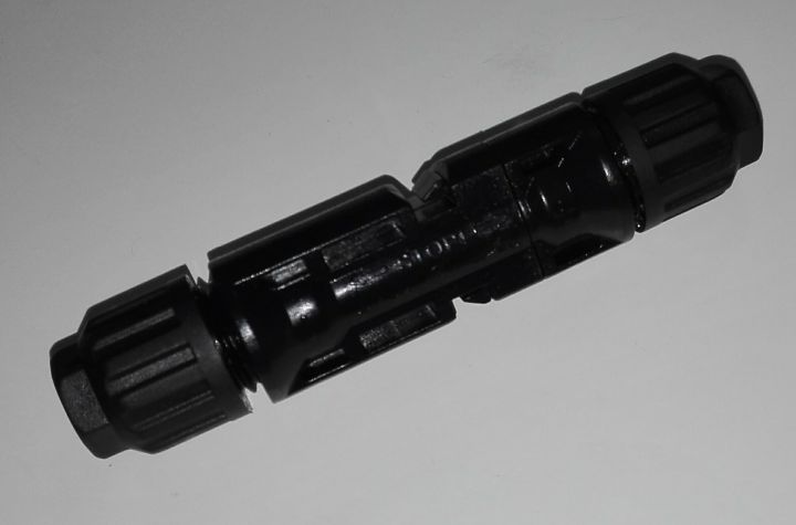 MC4%20Connectors%20for%20Solar%20Panels%20/%20Plate%20Solar%20System%20-%20Image%203