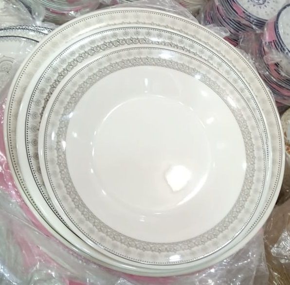 Set%20of%2018%20-%20High%20Quality%20Melamine%20Plastic%20Different%20Sizes%20Dinner%20Plates,%20Durable,%20BPA-Free%20and%20Great%20for%20Outdoor%20or%20Casual%20Meals%20-%20Image%202