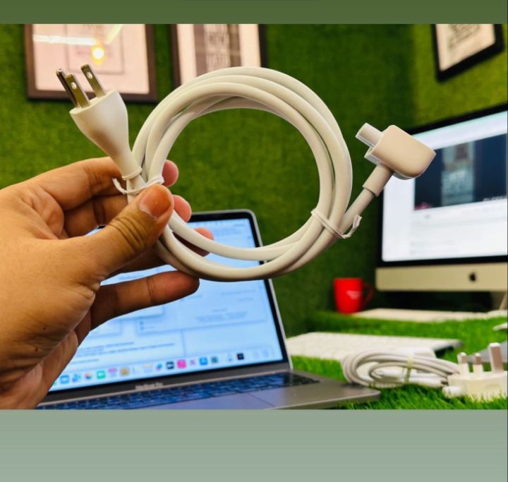 MacBook%20Pro%202019%20Display:%2016%20inches%20-%20Space%20Grey%20-%20Image%203