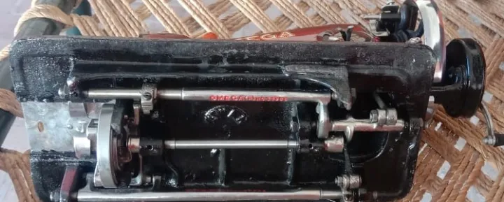 Omega%20Sewing%20Machine%20-%20Image%204