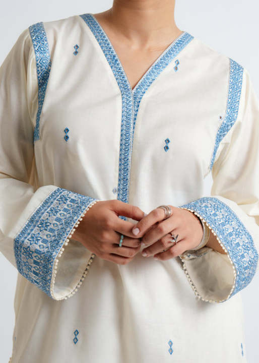 2-Piece%20Stitched%20Embroidered%20suit%202pcs%20Suit%20for%20women%20Stitched%20Off-White%20&%20Blue%20ready%20to%20wear%202%20pc%20dress%20-%20Image%203