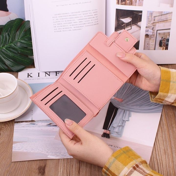 Stylish%20Slim%20Small%20Wallet%20for%20Women%20-%20Compact,%20Durable%20with%20Card%20Slots%20-%20Image%203