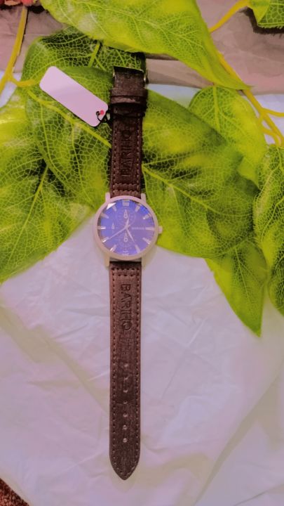 Watch%20for%20Coule%7CPair%20of%20Coule%20Watches%7CCouple's%20Analog%20Wristwatch%20Set%20with%20Leather%20Straps%20-%20Image%203