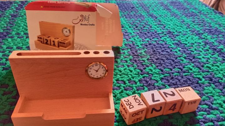 Wooden%20Table%20Calendar%20With%20Clock%20For%20Office%20&%20Home%20-%20Image%205