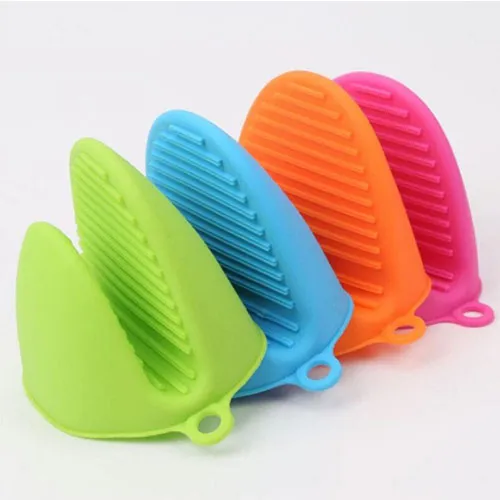 1%20pc%20silicon%20oven%20mitts-Thickened%20Mini%20Oven%20Gloves-%20Glove%20Pot%20Holder-%20Silicone%20Heat%20Resistant%20Pot%20Holder-Pinch%20Grip%20Bowl%20Clips-%20Kitchen%20Gloves%20Tools-silicon%20pot%20holder%20pair%20-%20Image%203