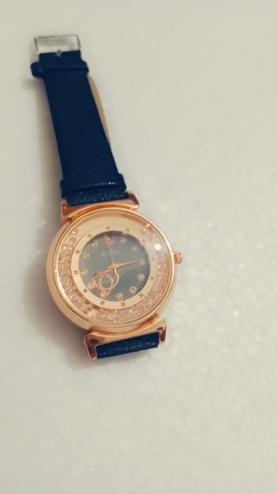 Watch%20for%20girls%7Cwoman%7Cladies%7Cgift%7CBlack%20and%20Gold%20Women's%20Analog%20Wristwatch%20with%20Crystal%20Detailing%20-%20Image%202