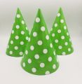 GREEN POLKA DOT CAPS - PACK OF 10 PARTY CAPS. 