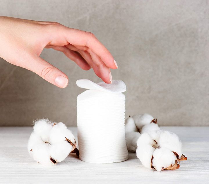 Branded%2080%20Pcs%20Cosmetic%20Make%20Up%20Facial%20Cotton%20Pads%20Cotton%20Round%20Toner%20Pads%20with%20Laundry%20Bag%20Made%20In%20Italy%20It%20is%20safe%20on%20your%20sensitive%20skin%20on%20your%20face%20eye%20lip,%20wiping%20your%20eye%20shadow,%20mascara%20and%20lip%20gloss%20Can%20be%20Used%20With%20Micellar%20Cleansing%20Water%20-%20Image%205