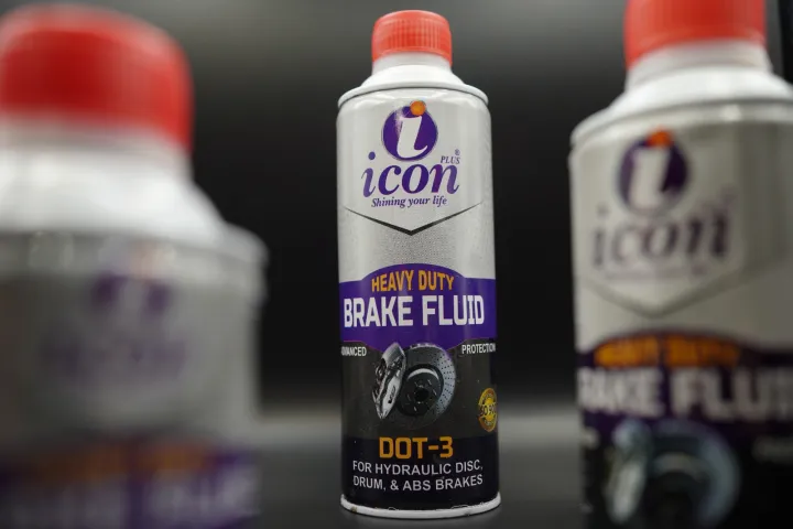 ICON%20PLUS%20Brake%20Fluid%20%E2%80%93%20High-Performance%20DOT%20Fluid%20for%20Smooth,%20Safe%20Braking%20%7C%20200mL,%20350mL,%20550mL%20-%20Image%203
