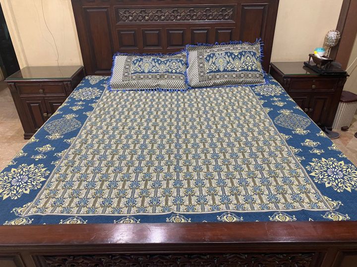 Multani%20Gultex%20King%20Size%20Bedsheet%20With%20Two%20Pillow%20Covers%20in%20Elegant%20Design%20-%20Image%205
