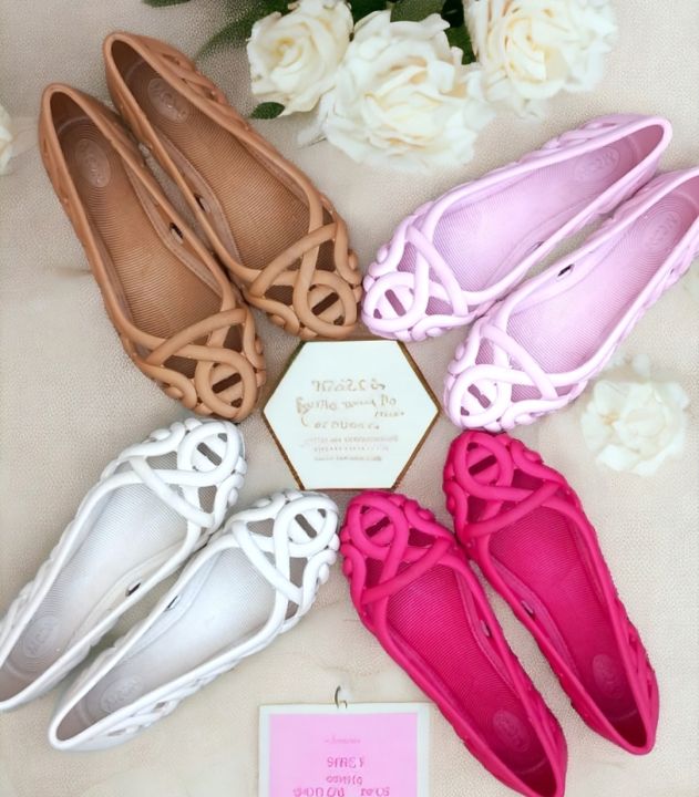 Rubber soft summer shoes for beautiful girls