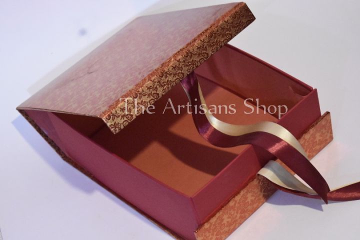 bridal%20dress%20box/%20dress%20box/%20packing%20box/%20gift%20box/%20wedding%20gift%20box/customise%20wedding%20bridal%20box/%20size-%2010x12x4%20inch%20-%20Image%209