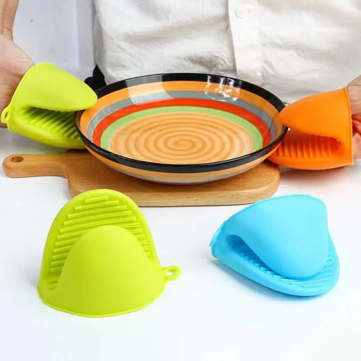 1%20pc%20silicon%20oven%20mitts-Thickened%20Mini%20Oven%20Gloves-%20Glove%20Pot%20Holder-%20Silicone%20Heat%20Resistant%20Pot%20Holder-Pinch%20Grip%20Bowl%20Clips-%20Kitchen%20Gloves%20Tools-silicon%20pot%20holder%20pair%20-%20Image%206