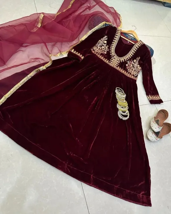 Stylish%20Long%20Embroidered%20Velvet%20Frock%20for%20Women,%20Party%20Wear%203%20Piece%20Suit,%20One%20Size,%20Free%20Size,%20Multi%20Color%20Options%20-%20Image%203