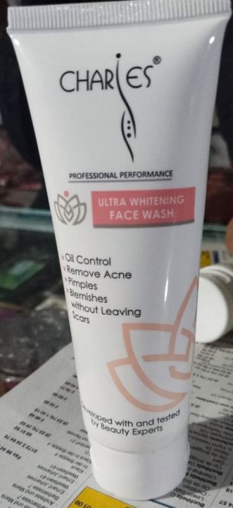 Charles%20Face%20Wash%20100ml%20%E2%80%93%20Ultra%20Whitening%20&%20Scrub%20%7C%20Oil%20Control,%20Acne%20&%20Blackheads%20Remover,%20Gentle%20Daily%20Cleanser%20for%20Men%20&%20Women%20-%20Image%207