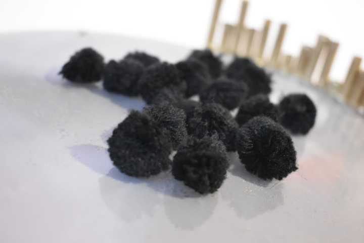 pom%20poms-2%20cm%20size%20-%20Image%2010