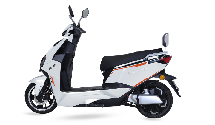 Hi%20Speed%20SR%20EV%20Electric%20Scooty%20RMI%20i900%20-%202000%20Watt%20-%202025-26%20Lithium%20battery%20-%20Image%203