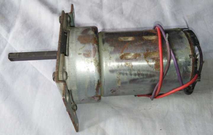 Motor%20Permanent%20Magnet%20Gear%20DC%20Motor%20%2024%20Voltage:%20%20DC%20(USED)%20-%20Image%203