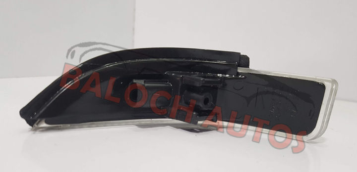 Toyota%20Corolla%20Side%20Mirror%20Indicator%20(2015-2019)%20-%202%20Piece%20(Right%20Side%20+%20Left%20Side)%20-%20Image%204