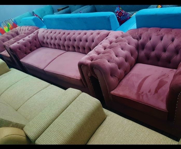 Chesterfield%20Double%20Shaded%20-%205%20Seated%20Sofa%20Set%20%20Velvet%20Fabric%20Used%20%20Tufted%20Back%20-%20Image%202