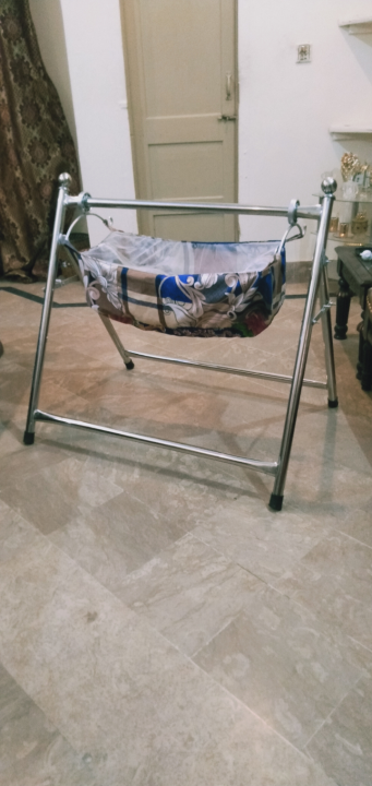 baby%20cradle%20swing%20steel%20stand%20with%20clothe%20for%20sleeping%20-%20Image%205